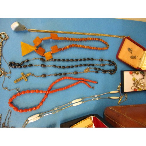 62 - A very large quantity of vintage jewellery to include gold and silver items, with Samsonite jeweller... 