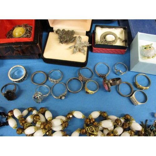 62 - A very large quantity of vintage jewellery to include gold and silver items, with Samsonite jeweller... 