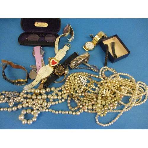 62 - A very large quantity of vintage jewellery to include gold and silver items, with Samsonite jeweller... 