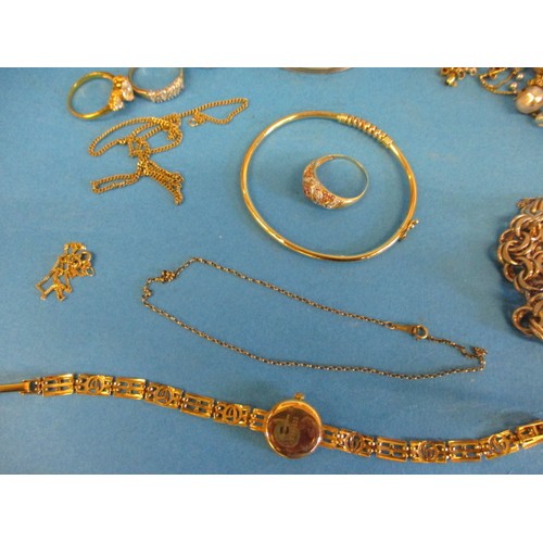 63 - A quantity of vintage costume jewellery, to include gold and silver items, all in pre-owned conditio... 