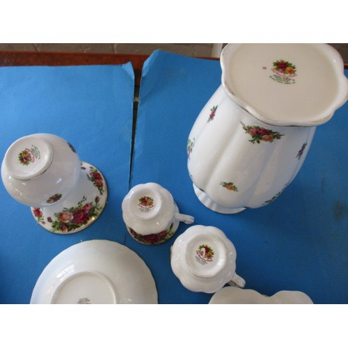 219 - A parcel of Royal Albert ‘Old Country Roses’ pattern ceramics, to include 4 pieces identified as fac... 