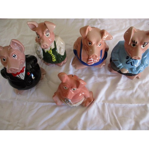 210 - A set of 5 vintage Nat West pig money banks, all genuine issue, in good condition with no observed d... 