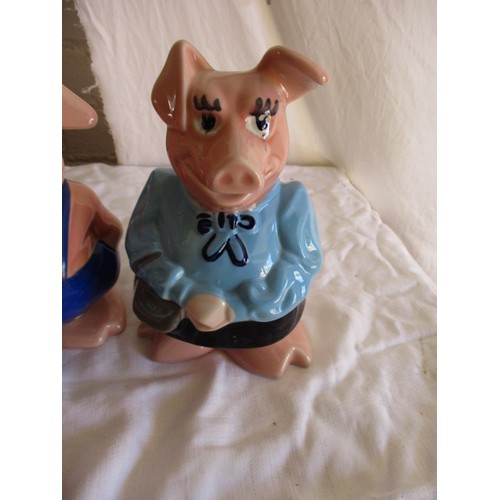 210 - A set of 5 vintage Nat West pig money banks, all genuine issue, in good condition with no observed d... 