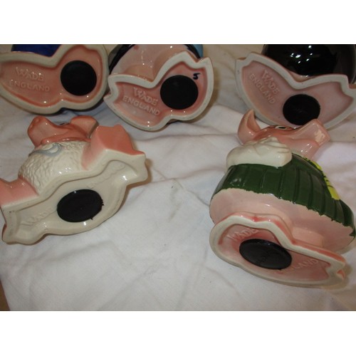 210 - A set of 5 vintage Nat West pig money banks, all genuine issue, in good condition with no observed d... 