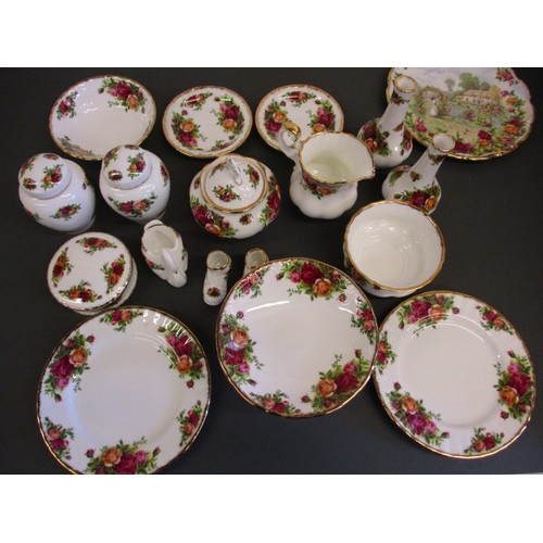 217 - A quantity of Royal Albert old country roses, all first quality and in excellent condition