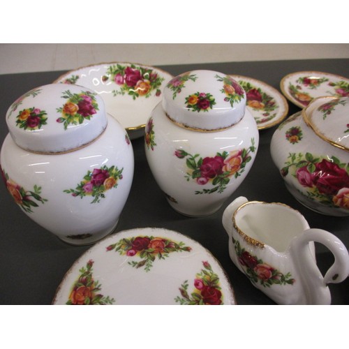 217 - A quantity of Royal Albert old country roses, all first quality and in excellent condition