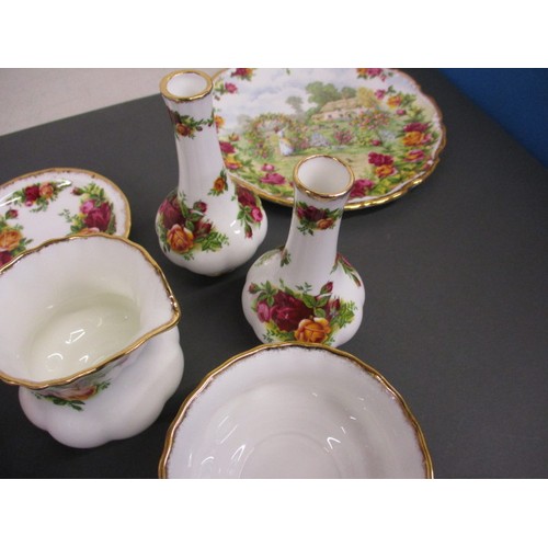 217 - A quantity of Royal Albert old country roses, all first quality and in excellent condition