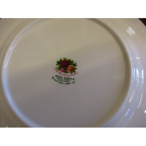 217 - A quantity of Royal Albert old country roses, all first quality and in excellent condition