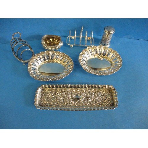 287 - A parcel of sterling silver items, to include a pair of Edwardian bonbon dishes with Chester hallmar... 