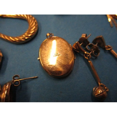 75 - A parcel of gold and yellow metal items, approx. total weight 20g all in pre-owned condition and bei... 