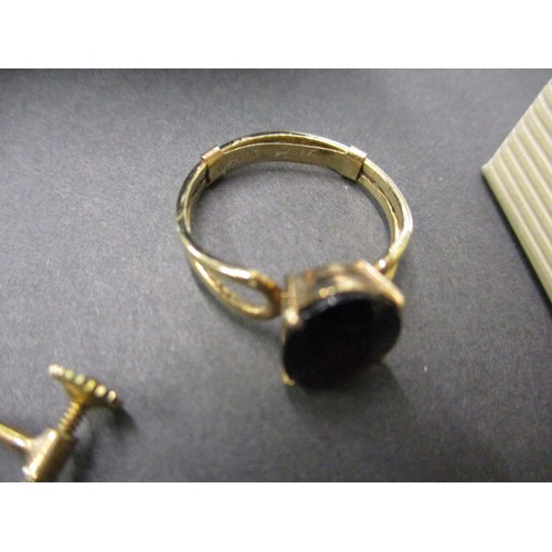 77 - A parcel of vintage gold jewellery most marked for 9ct, approx. parcel weight 11.8g,  In pre-owned c... 