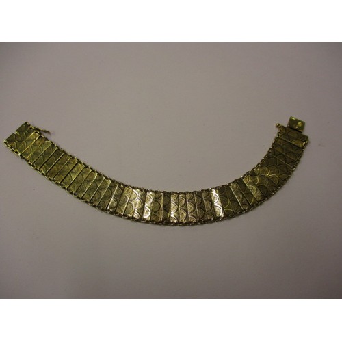 69 - A vintage 585 gold bracelet, approx. weight 13.7g approx. linear length 18cm in good useable conditi... 