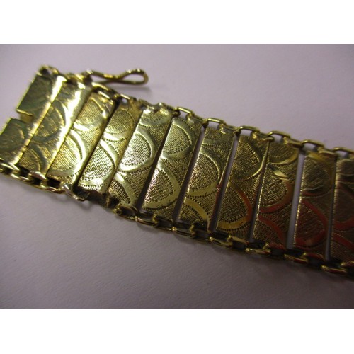 69 - A vintage 585 gold bracelet, approx. weight 13.7g approx. linear length 18cm in good useable conditi... 