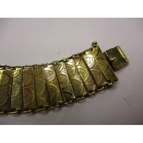 69 - A vintage 585 gold bracelet, approx. weight 13.7g approx. linear length 18cm in good useable conditi... 