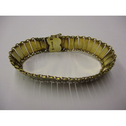 69 - A vintage 585 gold bracelet, approx. weight 13.7g approx. linear length 18cm in good useable conditi... 