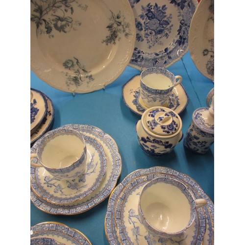 328 - A parcel of vintage blue and white ceramics to include Spode and Doulton , all in good clean pre-own... 