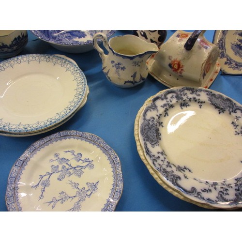 328 - A parcel of vintage blue and white ceramics to include Spode and Doulton , all in good clean pre-own... 