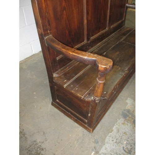 296 - A vintage country house style box settle. In good useable condition with use-related marks, approx. ... 