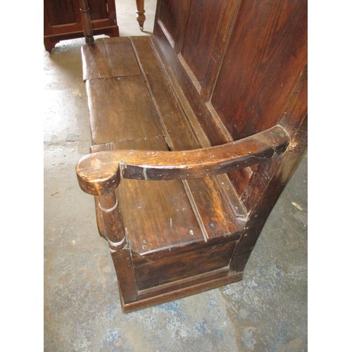 296 - A vintage country house style box settle. In good useable condition with use-related marks, approx. ... 