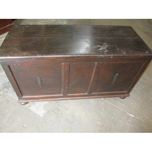 326 - A mid 20th century blanket box approx. dimensions H57 cm W 109 cm D45 cm in good pre-owned condition... 