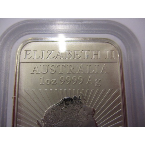 123 - A 2019 Australian 1oz.9999 fine silver 1 Dollar ingot, depiction the Chinese year of the Dragon, in ... 