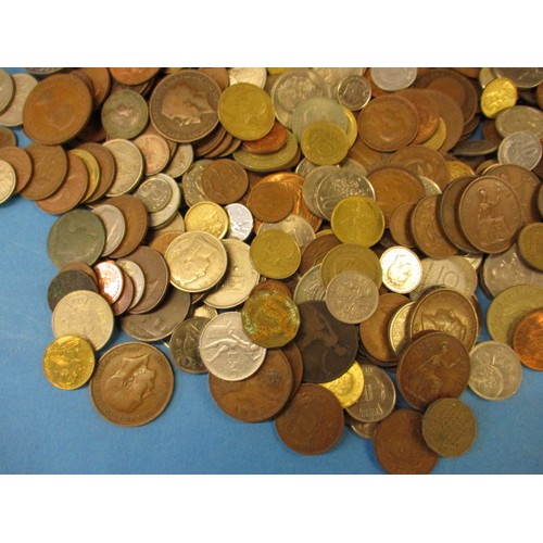 132 - A large quantity of vintage world coins, approx. weight 6.8kg all in circulated condition