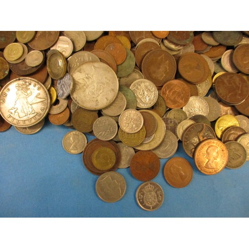 132 - A large quantity of vintage world coins, approx. weight 6.8kg all in circulated condition