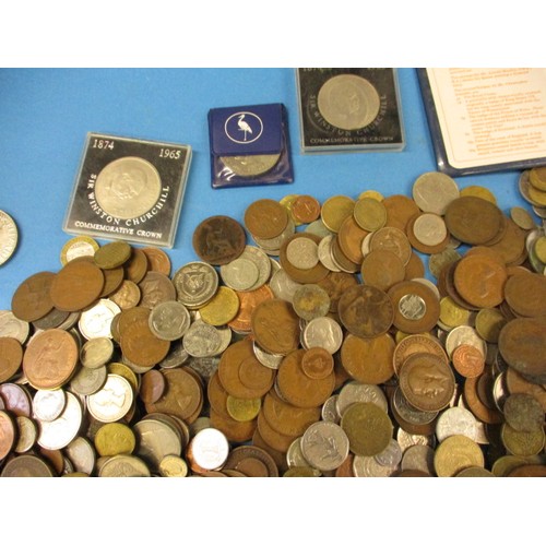 132 - A large quantity of vintage world coins, approx. weight 6.8kg all in circulated condition