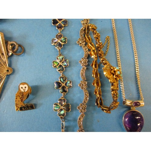 160 - A parcel of vintage costume jewellery to include some silver and yellow metal items, all in used con... 