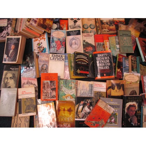 255 - A very large quantity of vintage Penguin, Puffin and Pelican books, from the estate of the illustrat... 