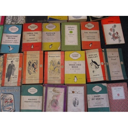 255 - A very large quantity of vintage Penguin, Puffin and Pelican books, from the estate of the illustrat... 