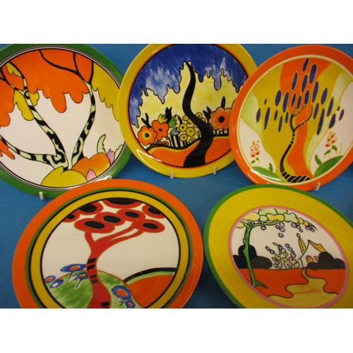 250 - A set of 8 limited edition Wedgwood Clarice Cliff design plates, all in good condition with no obser... 