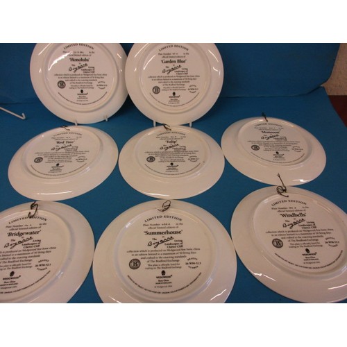 250 - A set of 8 limited edition Wedgwood Clarice Cliff design plates, all in good condition with no obser... 