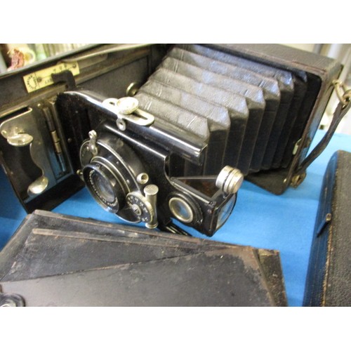 354 - A quantity of vintage cameras and binoculars, various models, all in pre-owned condition with genera... 