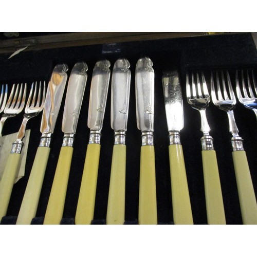 355 - A very large quantity of plated items to include cutlery and items from Mappin & Webb, all in good p... 