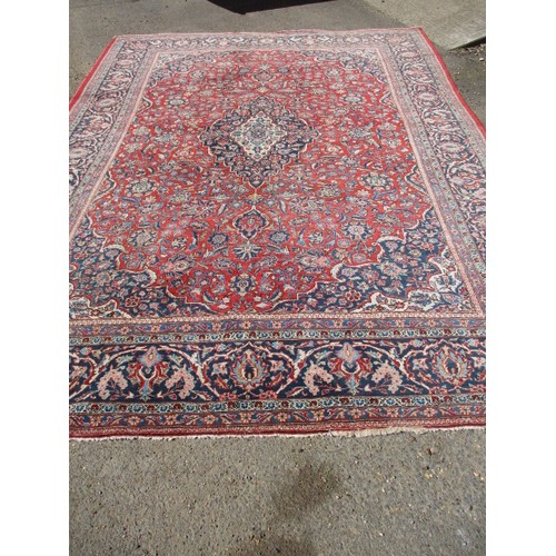 364 - A large Persian style machine made wool rug, approx. size 373cm x 271cm