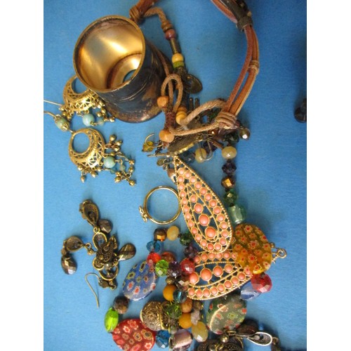 360 - A parcel of miscellaneous items to include a small amount of costume jewellery and die-cast model ve... 