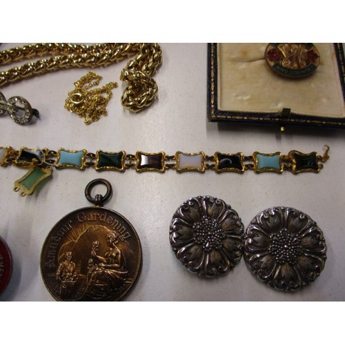 162 - A parcel of 19th century and later costume jewellery, to include silver and yellow metal items, all ... 