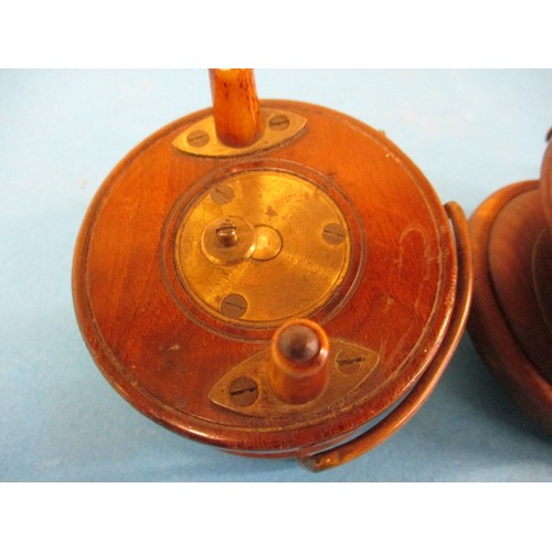 258 - Two vintage fishing reels, both of wood and brass construction, no makers marks, in working order wi... 