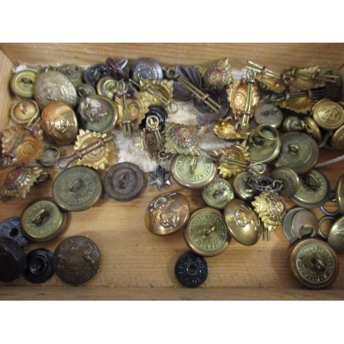 204 - An early 20th century 3 drawer desk top collectors chest, with contents to include military buttons ... 