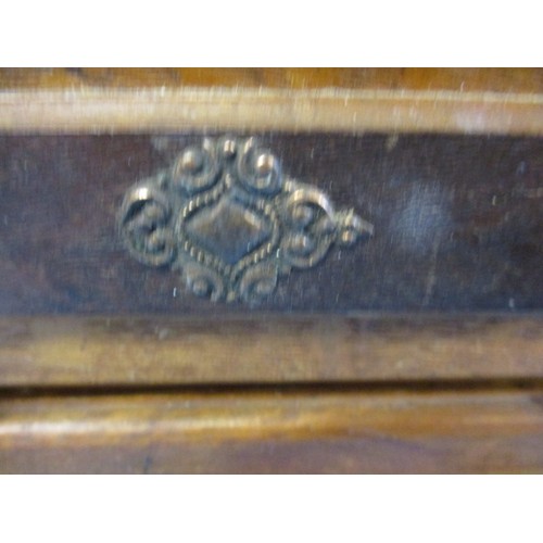 204 - An early 20th century 3 drawer desk top collectors chest, with contents to include military buttons ... 