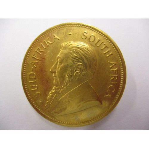 102 - A 1982 Krugerrand, in uncirculated condition, approx. weight 33.93g approx. diameter 32.77mm approx.... 