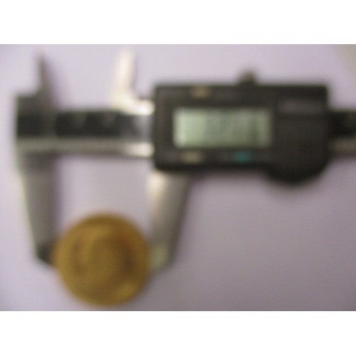 102 - A 1982 Krugerrand, in uncirculated condition, approx. weight 33.93g approx. diameter 32.77mm approx.... 