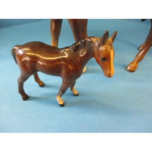 201 - A vintage Beswick horse and foal, both in good condition with no observed chips or damage