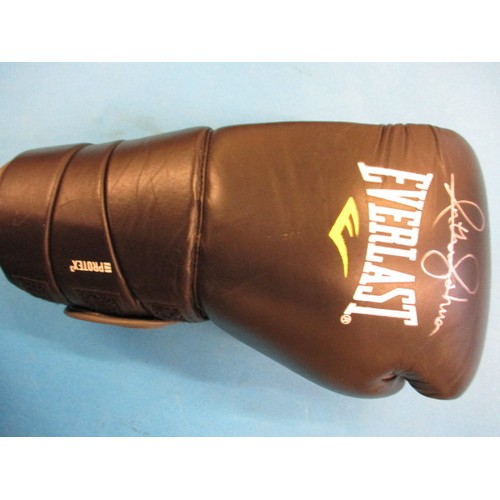 190 - Anthony Joshua signed boxing glove, provenanced by vendor as collected by himself at a boxing event