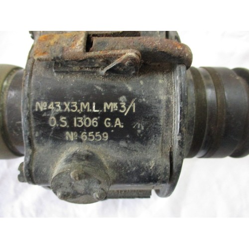 230 - A WWII British tank sighting scope, in vintage condition with general use-related marks