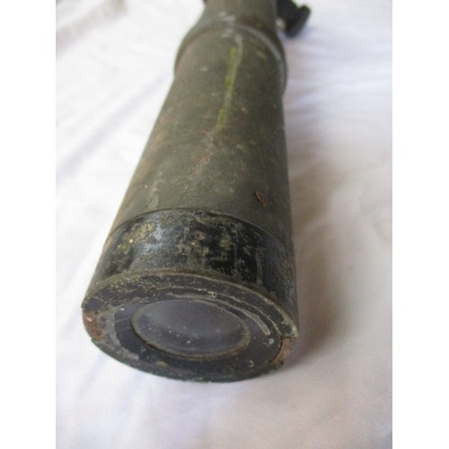 230 - A WWII British tank sighting scope, in vintage condition with general use-related marks