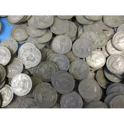 128 - A very large quantity of pre-decimal 1 shilling coins, approx. 8.2kg and over 1400 coins in total al... 