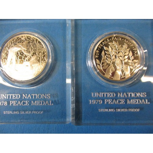 130 - A parcel of Sterling silver proof United Nations peace medals, dated 1970-79 and in plastic capsules... 