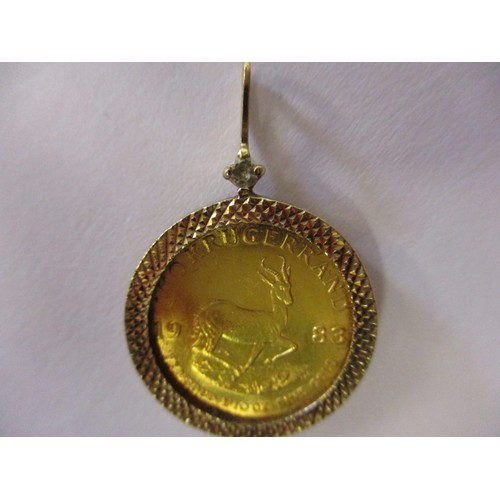 100 - A 1/10 Krugerrand coin in 9ct gold pendant mount, coin dated 1983, in good condition with general ag... 